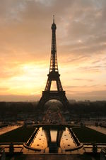 Voici la Tour Eiffel. Je nabite pas.. France, mangas,loisir , ...